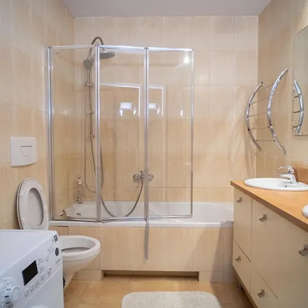 Apartrooms Near Old Town In Dnf Done Invoice Privat bolig *